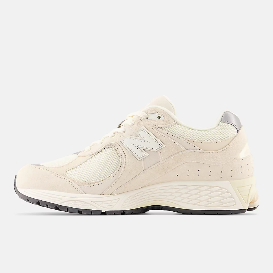 New Balance 2002R “Calm Taupe” M2002RCC