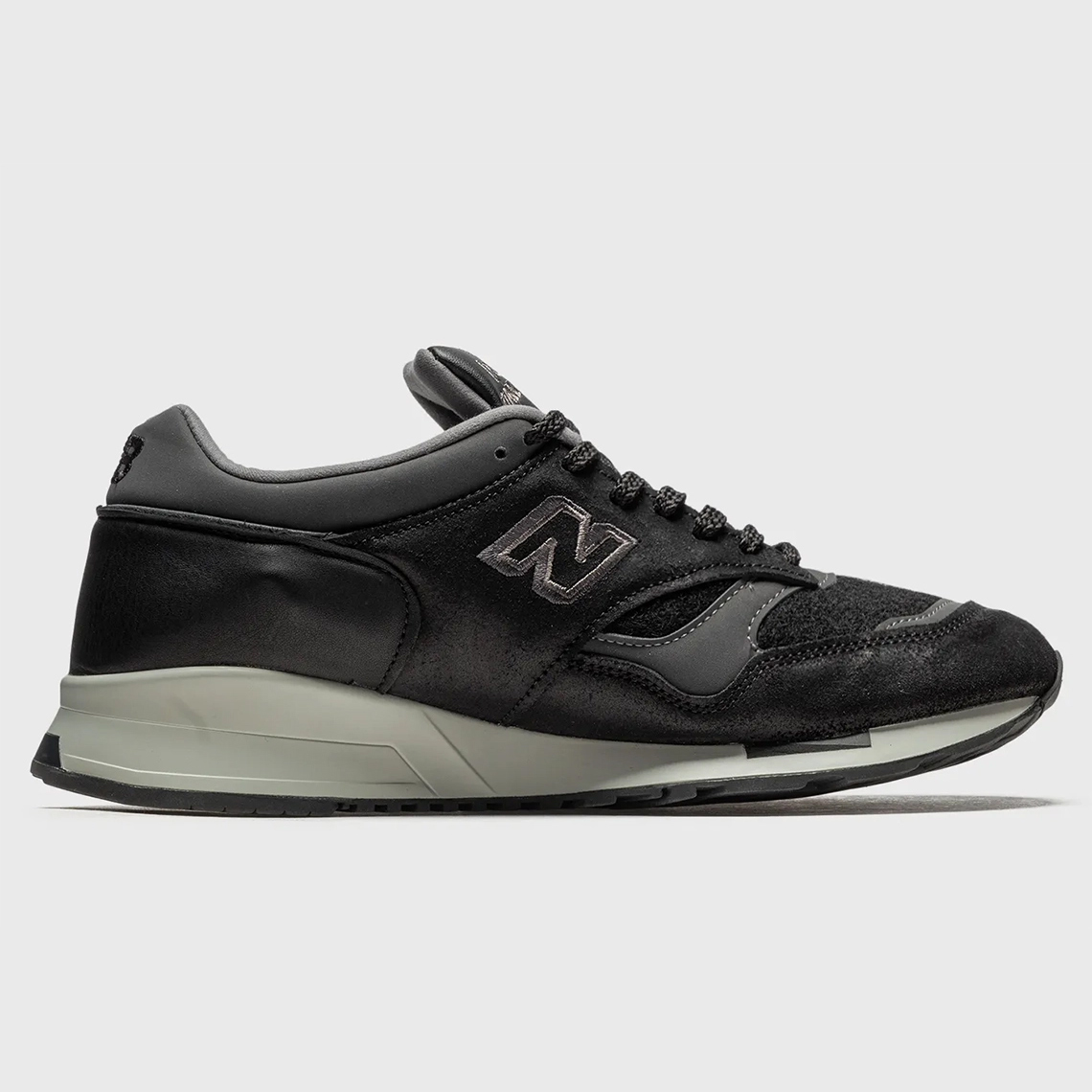 New Balance 2002R “Magnet” M2002RXA