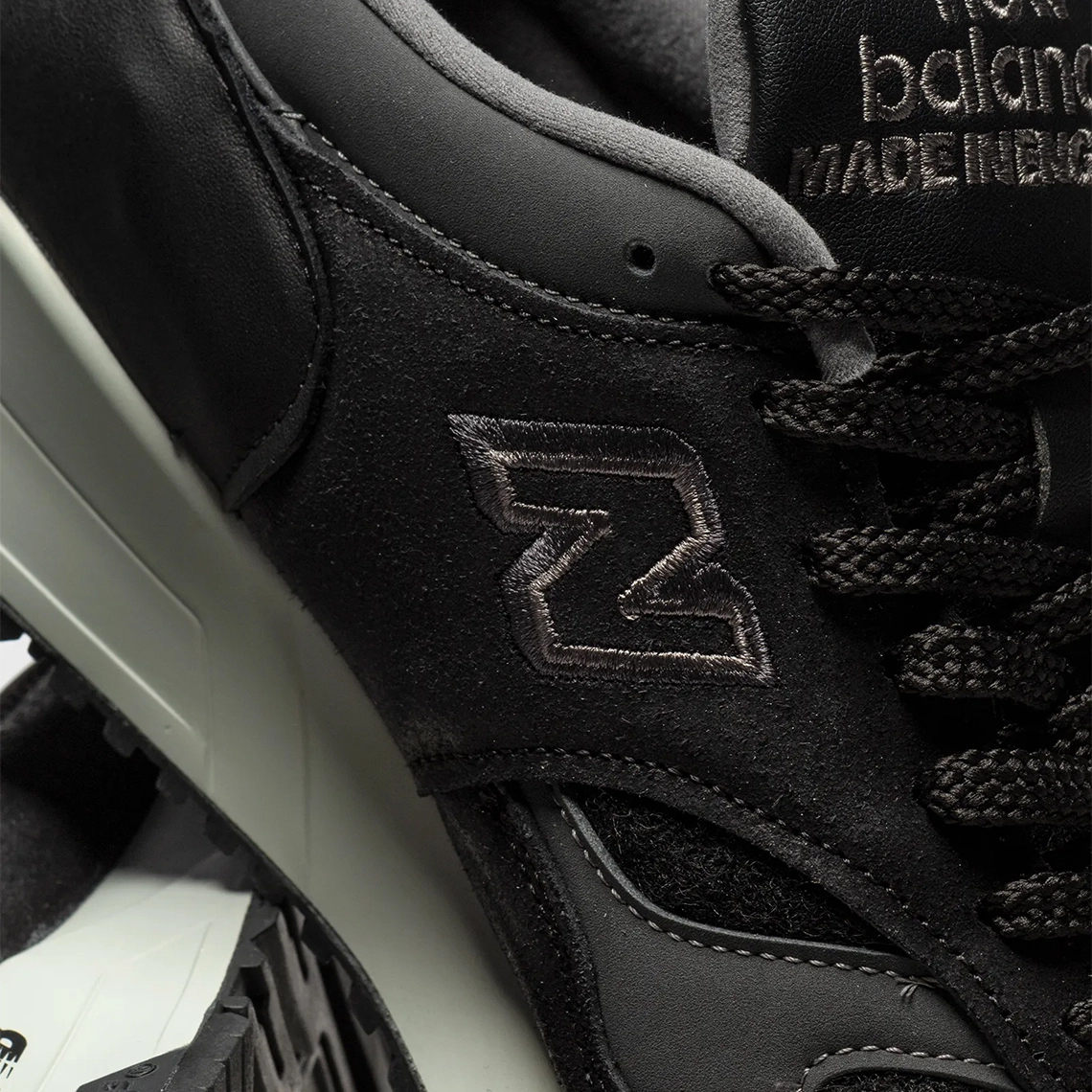 New Balance 2002R “Magnet” M2002RXA