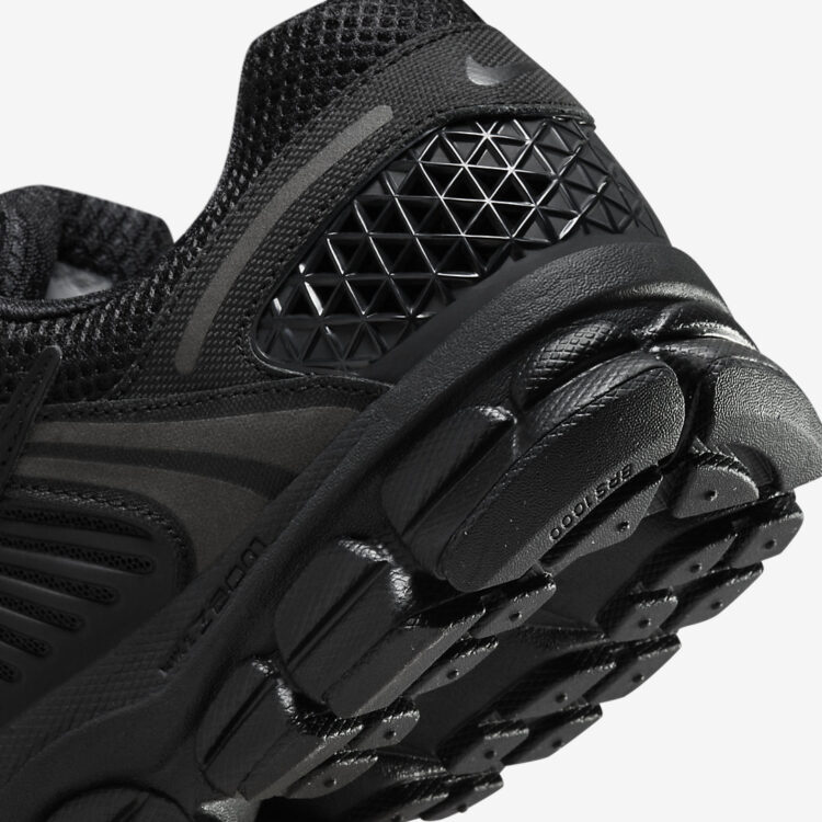 Nike Zoom Vomero 5 "Triple Black" BV1358-003