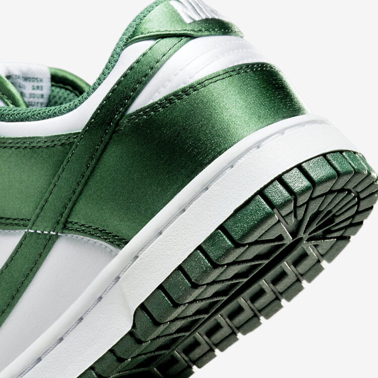 Nike Dunk Low WMNS "Satin Green" DX5931-100