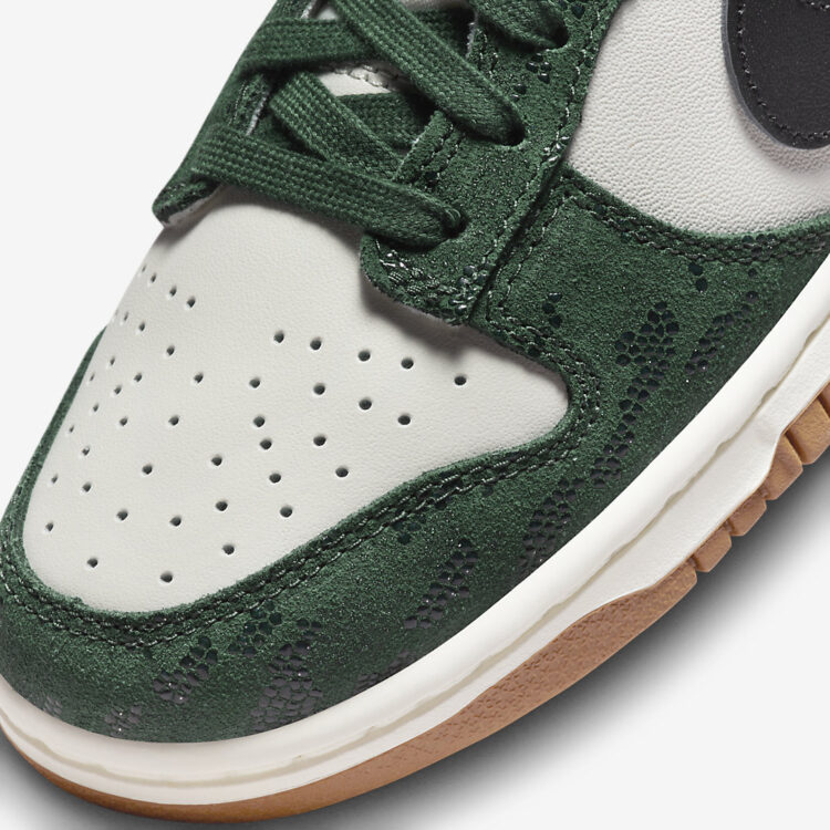 Nike Dunk Low WMNS "Green Snake" FQ8893-397