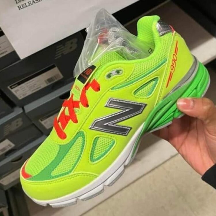 DTLR x New Balance 990v4 "Mistletoe"