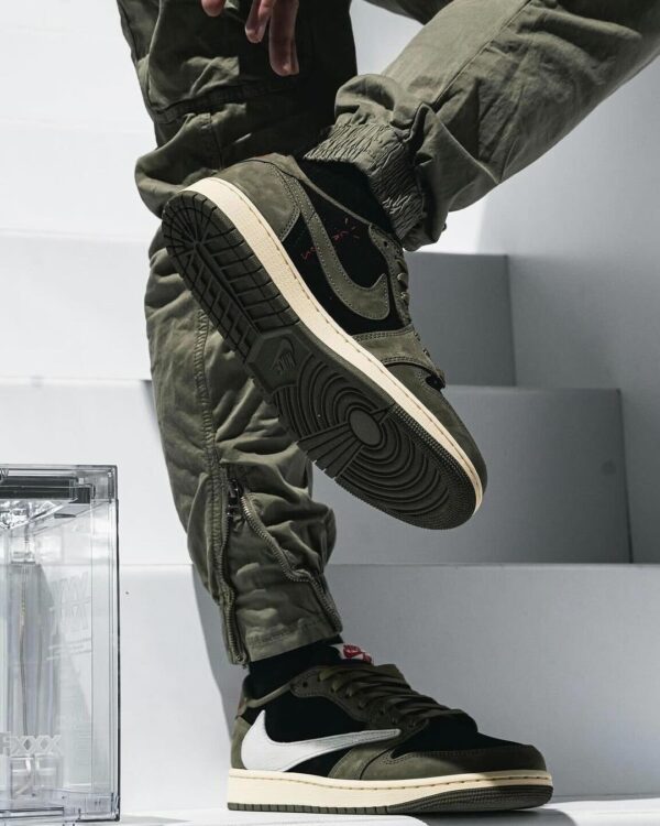 Travis Scott x Air Jordan 1 Low OG "Black/Olive" DM7866-002