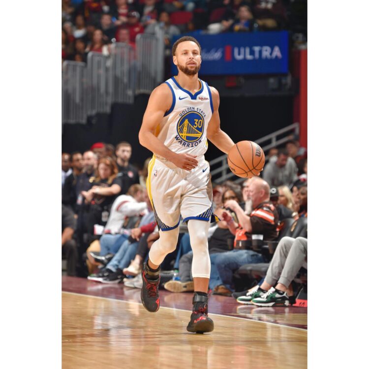 Tuff Crowd x Curry 11