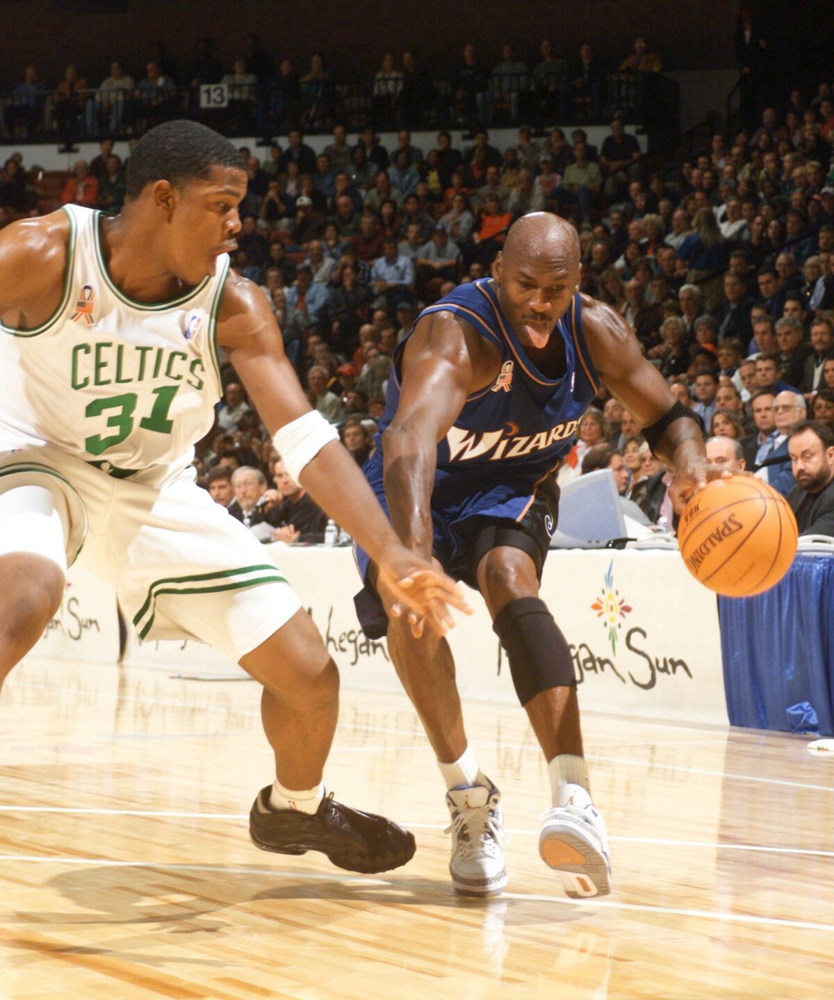 Michael Jordan wearing the Air Jordan 3 True Blue/Copper Wizards PE