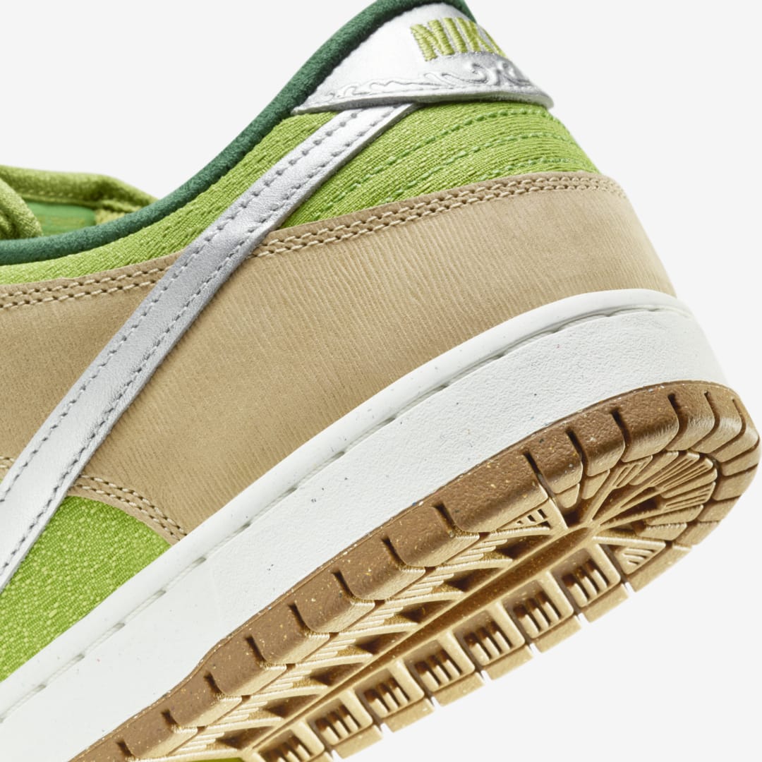 Nike SB Dunk Low "Escargot" FQ7585-200