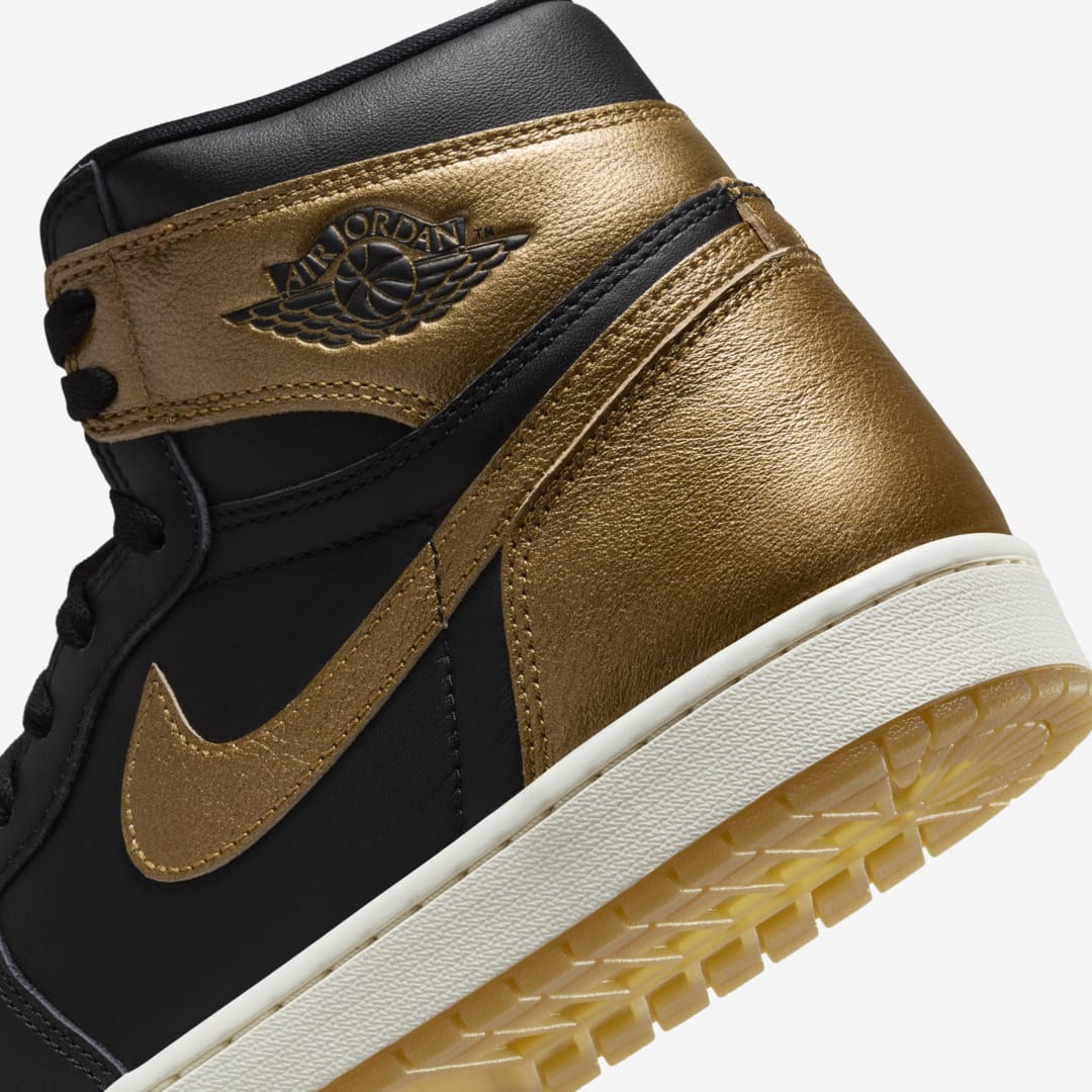 Air Jordan 1 High OG "Metallic Gold" DZ5485-071